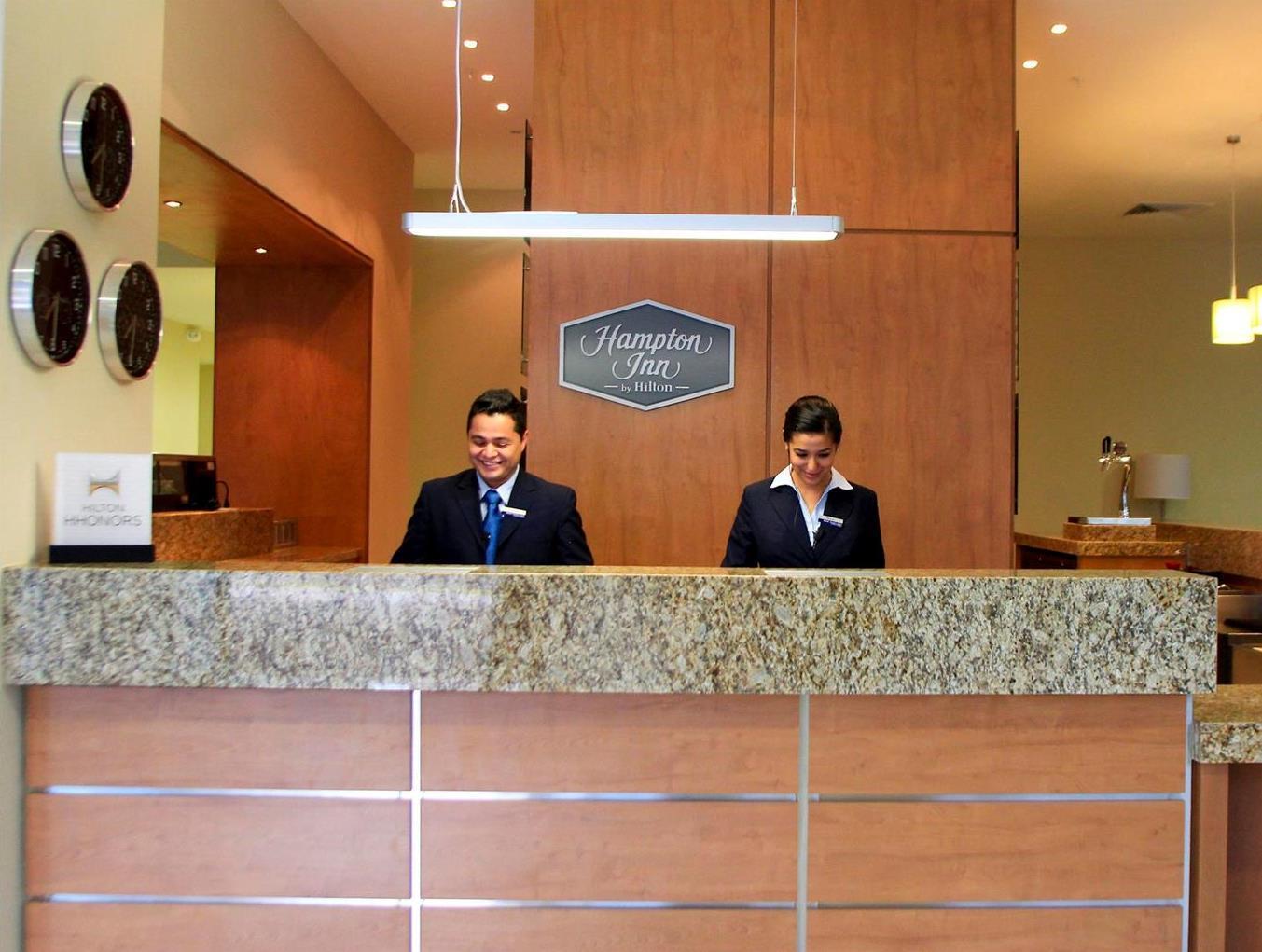 Отель Hampton By Hilton Guadalajara Expo Экстерьер фото